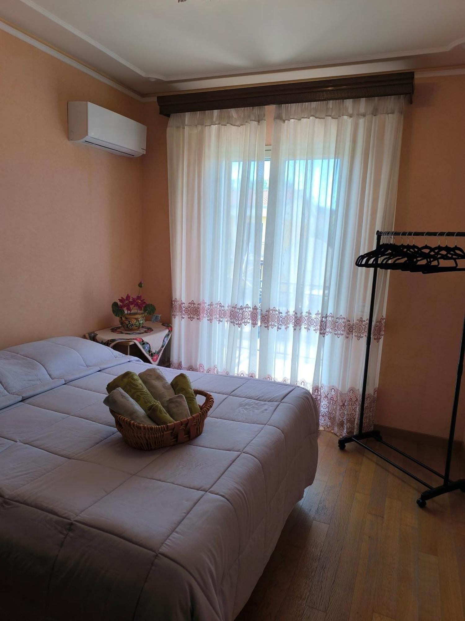 Bed & Breakfast Kalinka Bed and Breakfast Motta SantʼAnastasia Exterior foto