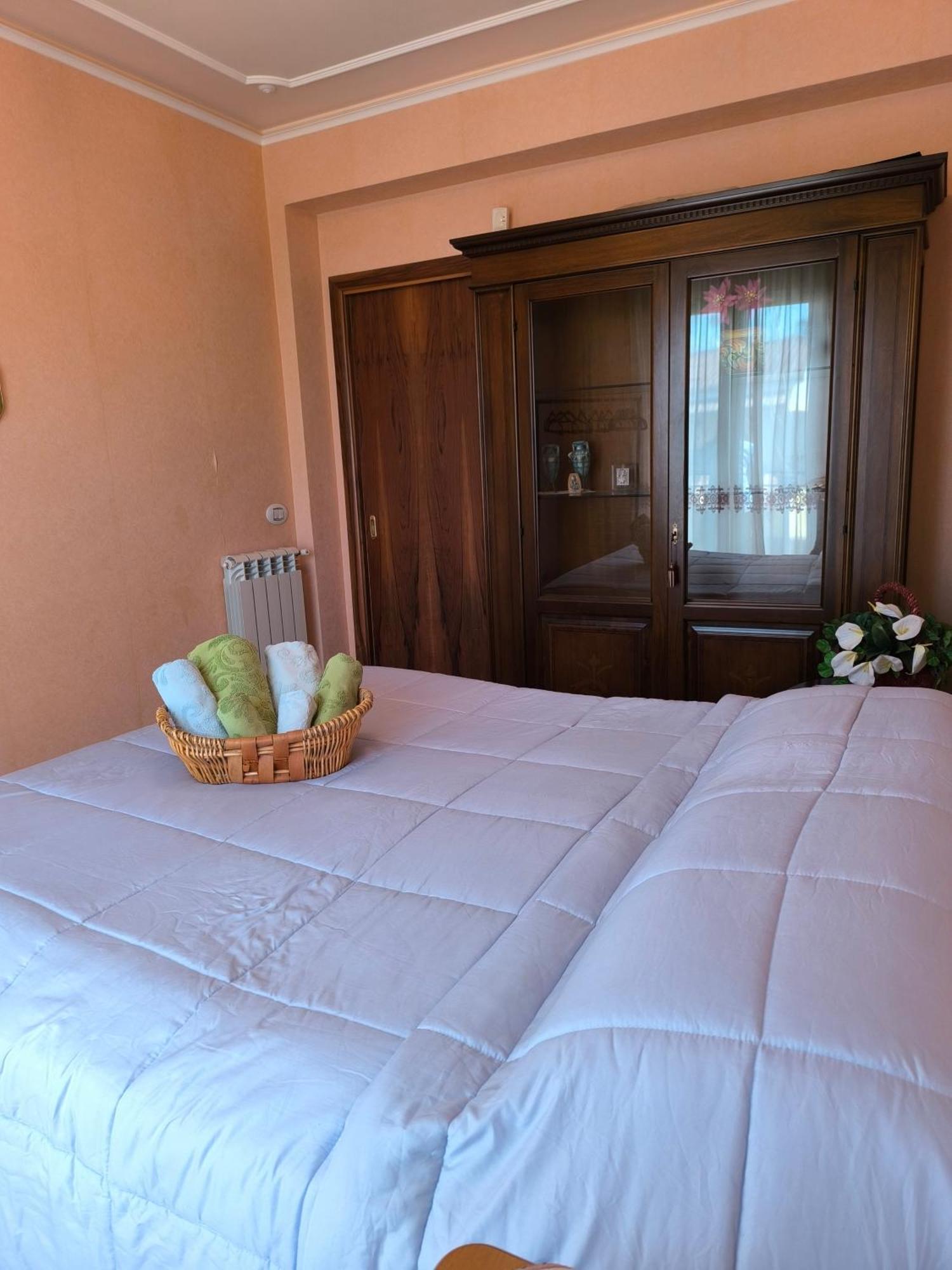 Bed & Breakfast Kalinka Bed and Breakfast Motta SantʼAnastasia Exterior foto