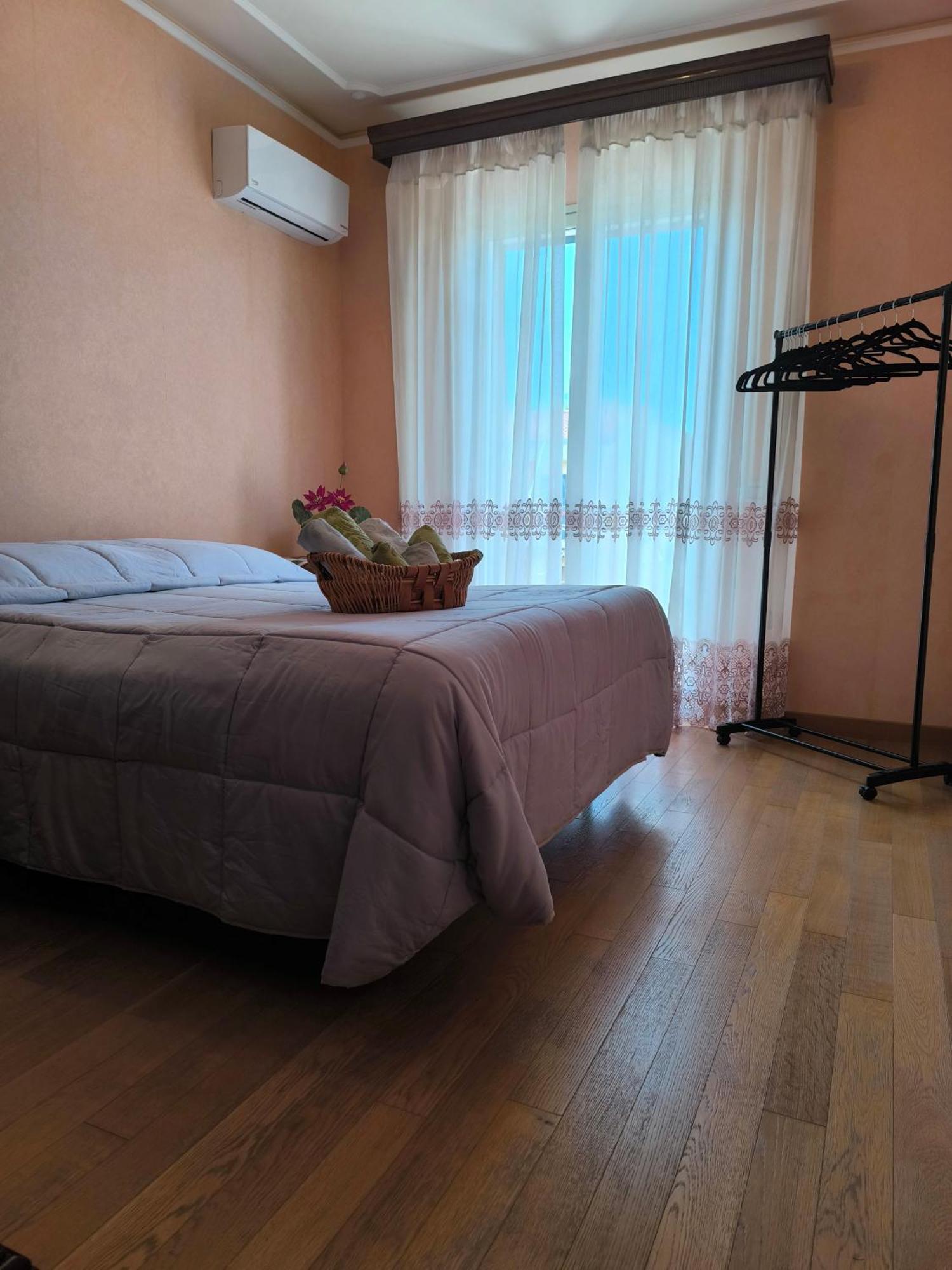 Bed & Breakfast Kalinka Bed and Breakfast Motta SantʼAnastasia Exterior foto