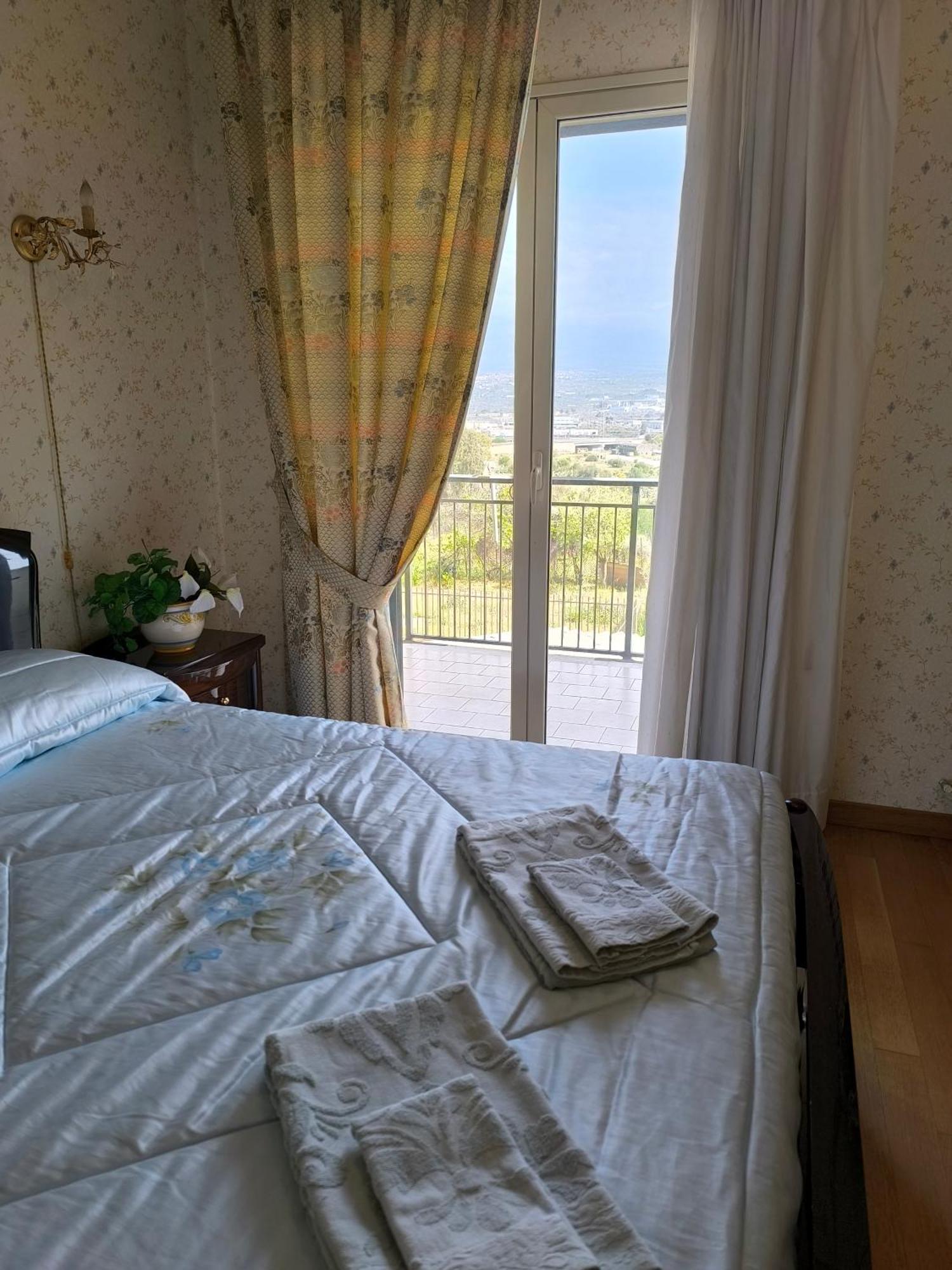 Bed & Breakfast Kalinka Bed and Breakfast Motta SantʼAnastasia Exterior foto