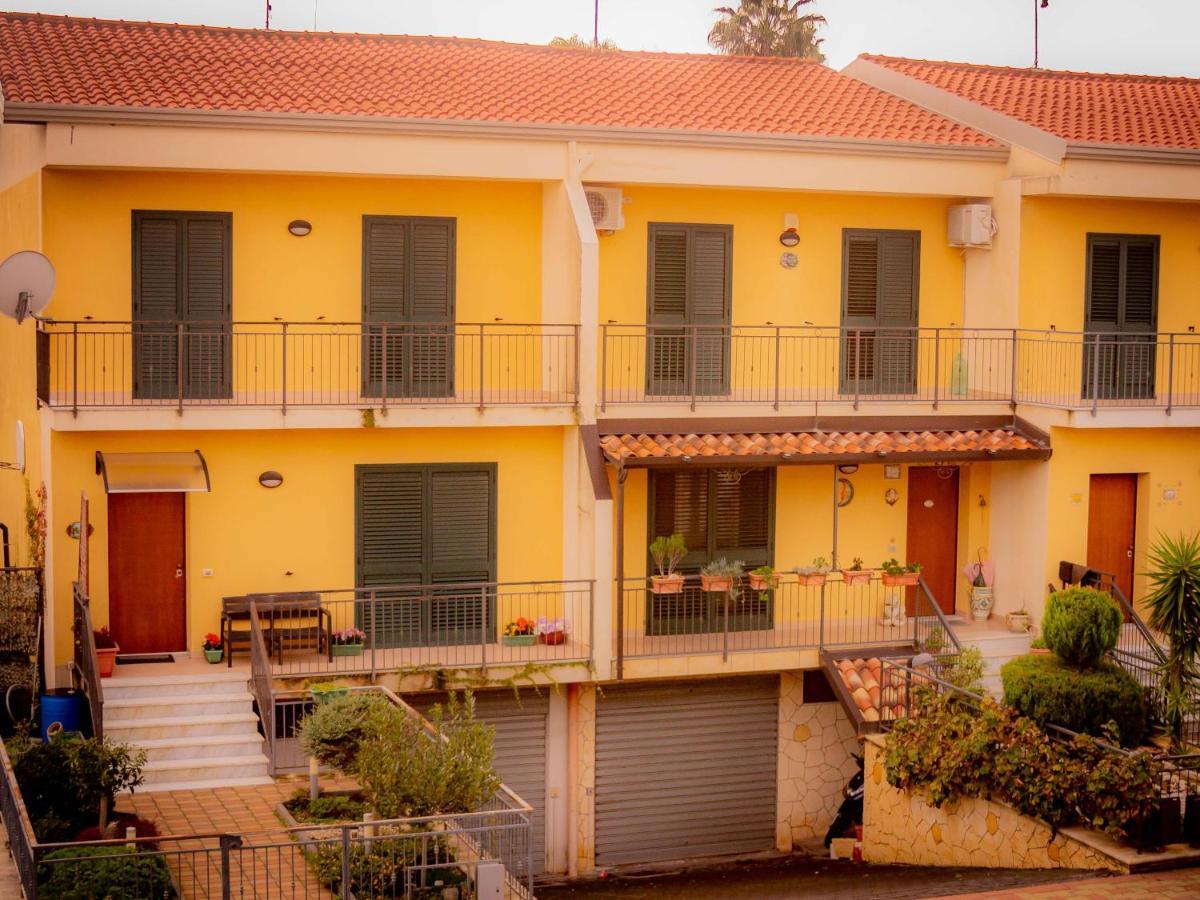 Bed & Breakfast Kalinka Bed and Breakfast Motta SantʼAnastasia Exterior foto